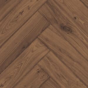 Eiken visgraat vloer van De Vloeren Kenner in de kleur Mahogany Red